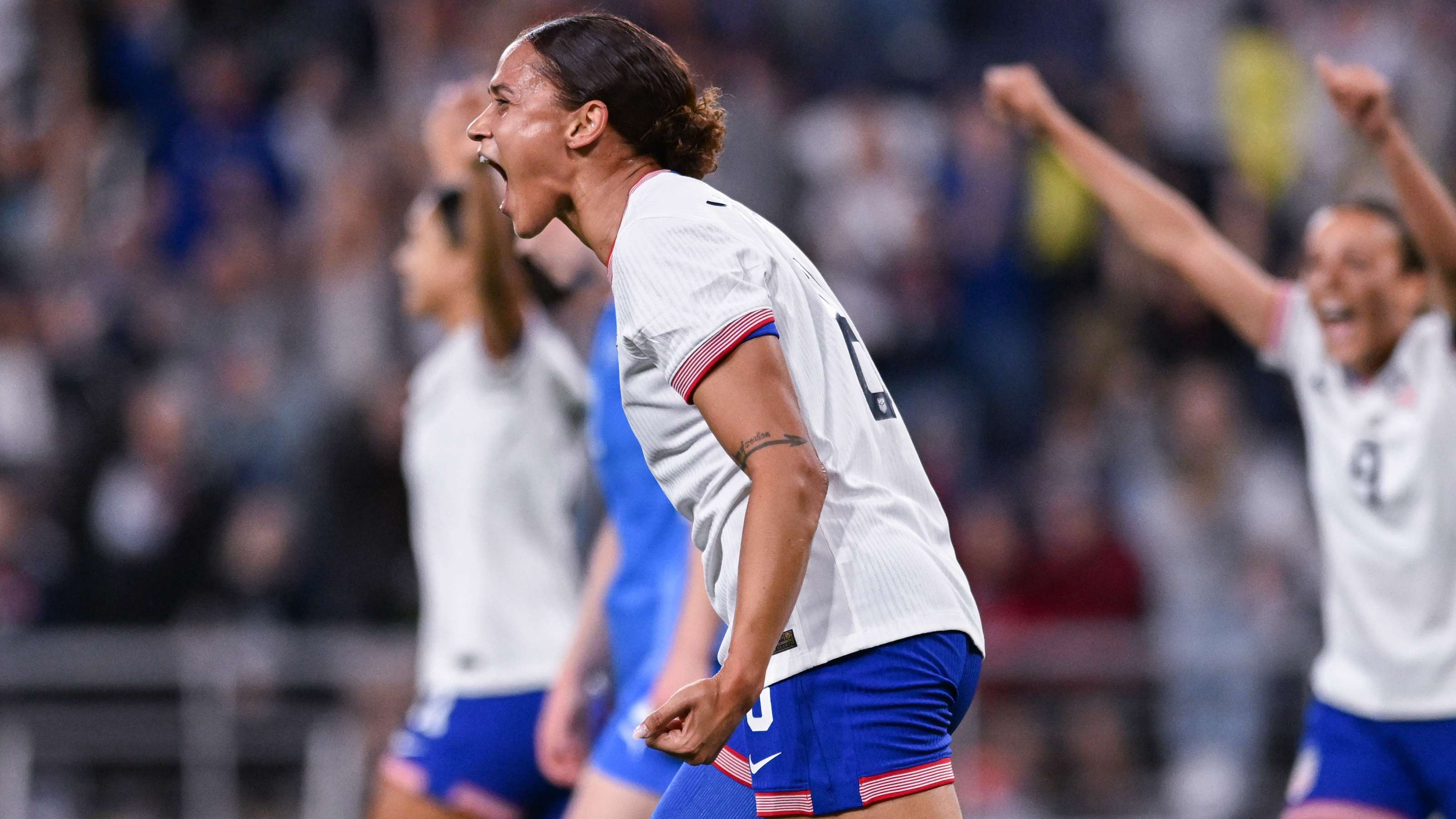 聚光灯下 聚光灯下